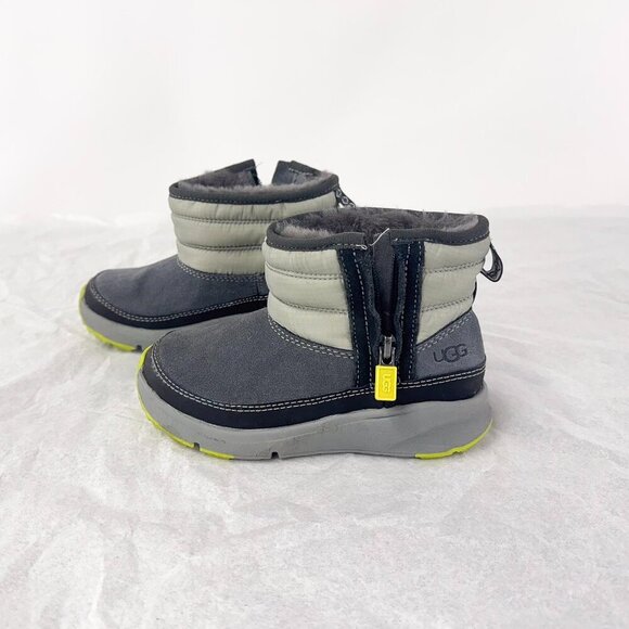 CHILDRENS UGG BOOTS SIZE 10 - Picture 1 of 10